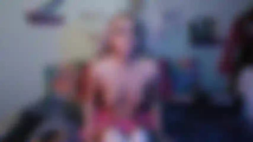 Puta con arcadas desagradables.