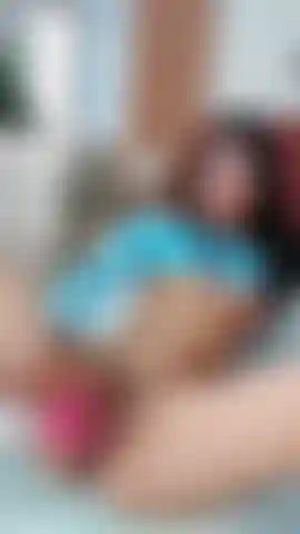 Quieres vibrar y hacerme gritar de placer con mi juguete.