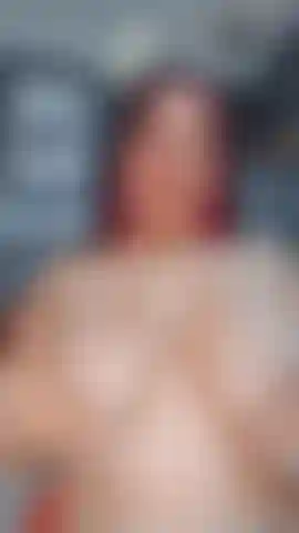 Tu leche en mis tetas se ve divina.