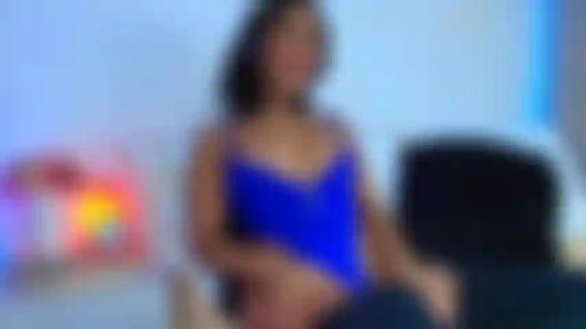 Provocándote, desnudándome, jugando y escupiéndote en mis tetas, poniéndome muy caliente hasta que consigas hacerte montarte y jugar un poco con mi culo para que te pongas muy duro y te corras para mi.