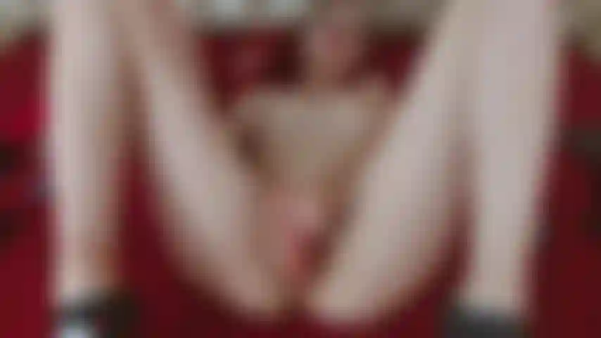 Mira como pasa rico el consolador por mi vagina.