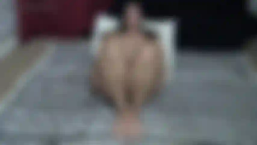 Preñame jeffrey- mira mi cuerpo desnudo y exploralo, excitate para poder meterme la polla. Quiero que me embaraces, mira como se mueven mis caderas y muévete conmigo. Estoy muy cachonda por ti.