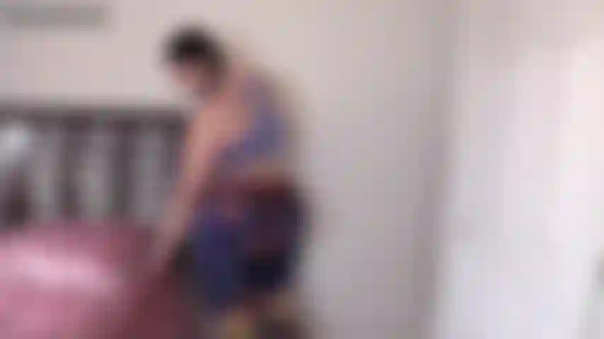 Alfa convierte a un simp en un afeminado. Te veo deprimida, triste desde que alfa te contó su nueva tarea. Me enteré y creo que tiene razón al obligarte a hacer esto. De hecho, creo que acabarás agradeciéndole. Alfa te obliga a quemar toda tu ropa de hombre y solo podrás usar peluca, vestido y tacones todos los días a partir de ahora. Es mucho mejor para ti, ya que no eres un hombre en absoluto. Ahora completarás tu proceso de afeminado, lo que te ayudará a concentrarte solo en mí. Que es todo lo que quieres en la vida, ser un buen simp y adorarme. Esto te ayudará a lograrlo, ya que te dará una cosa menos en la que concentrarte e incluso te ayudará a ser mejor comprando mi ropa. Tampoco puedes hacer esta tarea a medias. Alpha te vigilará para asegurarse de que te comportes como una nena las 24 horas, así que más te vale que lo hagas bien. Todo es solo para que me sirvas mejor. Alpha se asegurará de que aprendas tu lugar y luego podrás concentrarte en hacer de mí tu vida. Clip personalizado, charla fetichista, simp, mariquita, mariquita alentada, tarea simp, sissificación, alfa/beta, adoración, charla sucia, femdom, perra, mocosa, diosa, top corto, leggings, pantalones ajustados, top ajustado, cabello largo castaño, morena, coletas, coletas bajas, maquillaje, labios rojos, lápiz labial rojo, maquillaje oscuro, uñas pintadas, manicura, con curvas, mujer solitaria, gruesa, gordita, gorda, bbw, pata, puta, muslos gruesos, tetas grandes, culo enorme, gran botín, tetas 38ddd, culo de 53 pulgadas, muslos de 33 pulgadas, no desnuda, completamente vestida, chica tatuada, tatuajes visibles, vista de los muslos a la cabeza, cuerpo frontal y trasero, burlas, Spankdani).