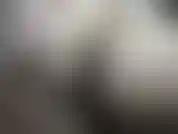 El castigo de comer el culo de mi hermanastro. ¡Perdiste una apuesta, pequeño hermano, y ahora estoy aquí para reclamar mi premio! Me vas a comer el culo y voy a disfrutar avergonzándote. Me bajo los jeans y abro mi culo gordo.