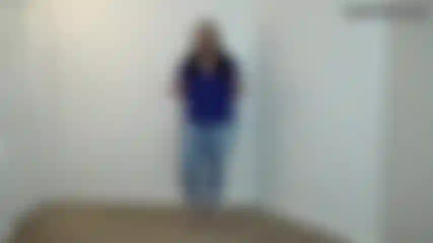 Fiesta de chantaje: dani bailarín humillante: me invitan a una fiesta y luego me chantajean para que use un tanga diminuto. Soy humillada mientras se burlan de mí y me hacen caminar. Mostrando mi cuerpo, bailando y hasta haciendo saltos de tijera! Estoy tan avergonzada!