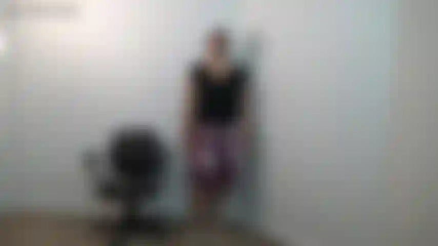 Sucia milf jugando con el puño. Invito a mi novia (vista de la cámara en punto de vista) a que venga y una cosa lleva a la otra hasta que estoy completamente desnuda con un puño dentro de mí. Esto es justo lo que necesitaba.