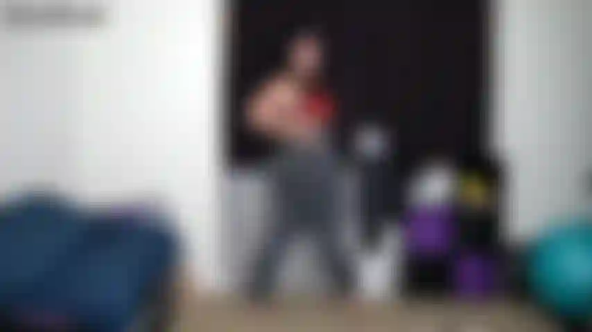 Dominate roomate joi tease- te pillo mirándome el culo y hago que saques tu polla para acariciarme. Necesitas romper con tu prometido para poder adorarme todos los días. Ponte de rodillas. Me froto el coño, ¡ahora me corro exactamente cuando te lo digo!