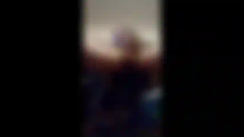 Acariciando mi polla con una gran corrida.