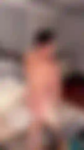 Mañana · cantando desnuda — solo yo, una canción y nada puesto. Despreocupada, juguetona y real, así es como me gusta empezar el día. #Desnuda #juguetona #madura.