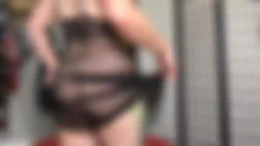 Tease · lencería negra transparente y un juguete — un striptease lento con lencería que se convierte en una juguetona mamada con juguete. Dulce, un poco traviesa, siempre sonriente. #Lencería #juguete #madura.