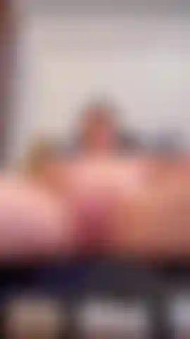 De cerca · ven a probar — abierta y húmeda invitándote a acercarte más. Luz suave, excitación real, cinco lentos minutos esperándote. #Coño #sensual #madura.
