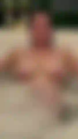Hora de la ducha · el baño — agua caliente, burbujas y yo. Un baño corto y dulce juntos antes de dormir. #Ducha #desnuda #madura.