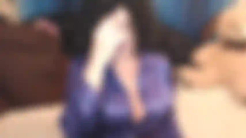 Fetiche del satén, o cuando te despiertas por la mañana con una erección y, en lugar de tener sexo con tu esposa, descubres que tu suegra está envuelta en satén. Bragas y sujetador de satén, camisa y ella está dispuesta a provocarte para que te corras: p.