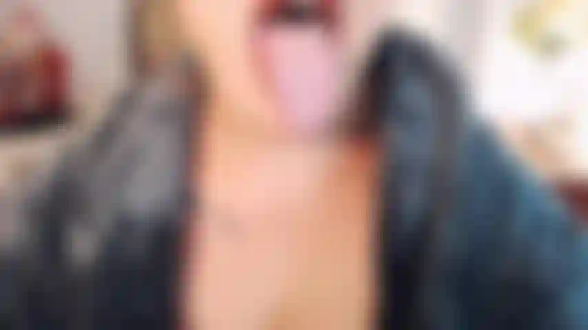 Lengua, lengua, lengua y luego alguna lengua más :) lengua larga, húmeda, cercana, simpática y personal. Y algunos cierran cara y ojos hasta el final :p.