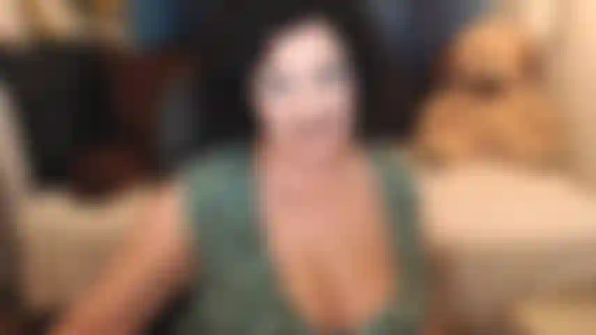 Un buen polvo: primero la dama, orgasmo dos veces y luego chupar la polla hasta que me alimentas con semen. Sexy lola con medias nude, tacones de aguja azules, abierta y gimiendo. Una diosa del sexo :).