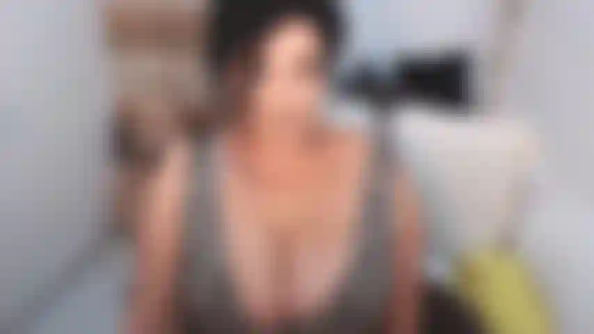 La mamada viejita pero buena con muchos escupitajos, arcadas, hablar sucio. Entonces yo!