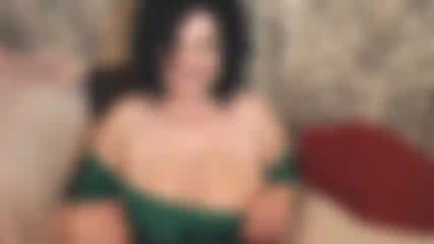 En topless, joe que habla sucio, también conocido como masturbándose, de cámara a cámara, disfrutando de la vista y siendo tu objetivo de semen, tu musa acariciadora :).