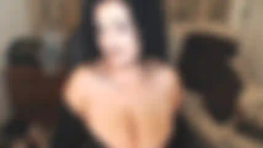 No tengas miedo de que tener un pene pequeño te haga fracasar por completo. Puedes ser mi cuck, estar ahí para mí mientras fumo y tengo sexo con alfa dicks. Limpia la ceniza, masajea mi espalda, limpia mi coño después. Hago lo que sea para complacer a tu ama. Verdad, jojo? :)))).