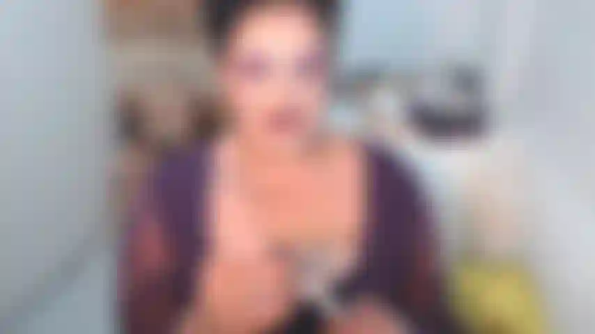 Siendo mi hermosa madurez :p mientras fumo y follo :p.