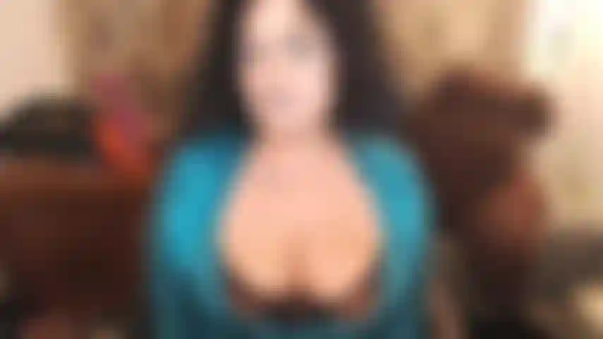 Azul yo! Vestido azul brillante, maquillaje azul, lápiz labial azul. Azul seduciéndote. Azul sucio hablándote. Desnudándome el vestido azul y con lencería sexy. Abierta azul para que disfrutes de mi coñito gordo y peludo. Azul bebe, azul :).