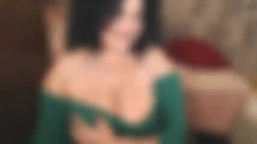 Soy una gran conocedora de pollas, también conocida como puta de pollas, jaja, que puedo reconocerte solo por el tamaño y la forma de tu polla. Déjame envolver esta boca sexy alrededor de tu eje y alimentarme, cariño :p.