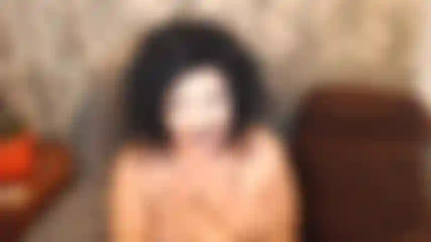 Cabalgando tu polla, sin condones, botando y sacudiendo mis tetas hasta que te corres dentro de mí :).