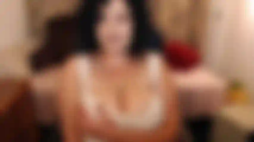 Topless hablando de pollas con pasión :) bbc, siendo una reina, cuántas tragué dentro de mí a lo largo de los años y tal. ¿Te encanta la polla? Te gustan las zorras de polla? Entonces esto es para ti :)))).