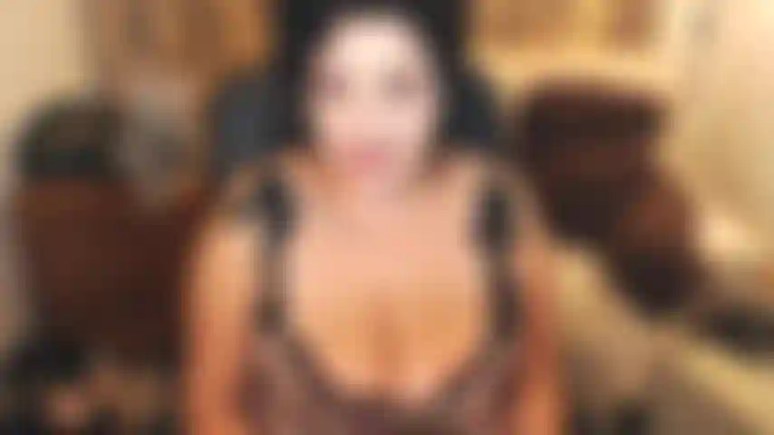 El juego de roles es otro animal erótico :) la mamá de mi mejor amiga es una de mis favoritas. Para esto está pensada la exclusiva: intimidad, atención personalizada, juegos mentales, sexualidad, compartir emociones, tensión sexual y un buen polvo lento hasta correrse los dos. Yumm mmmm.