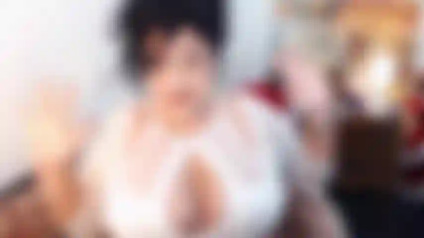 Pies, pies y luego algunos pies más :) dedos de los pies, plantas, animándote a masturbarte por todos mis pies. Disfruta :).