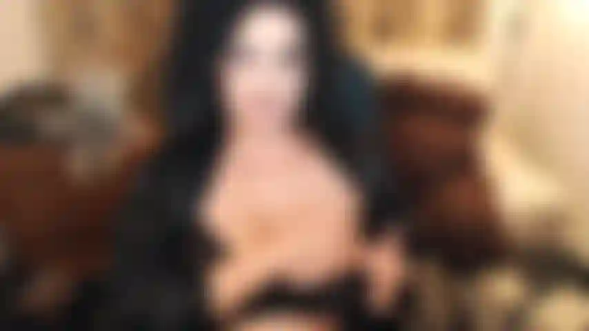 La vieja pero jodidamente dorada, mamada descuidada con tanta saliva que mis grandes tetas están todas cubiertas de manera sexy. Chupando pelotas... Ya sabes el tema jejeje.