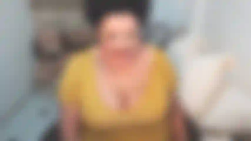 Para los amantes de la tarta de crema y los segundos seres! Mi coño estaba tan mojado que puedes escuchar los ruidos y ver los jugos goteando hasta mi trasero. Lámeme y mojame aún más y luego podrás meter tu polla en ese enorme creampie y contribuir con tus semillas :).