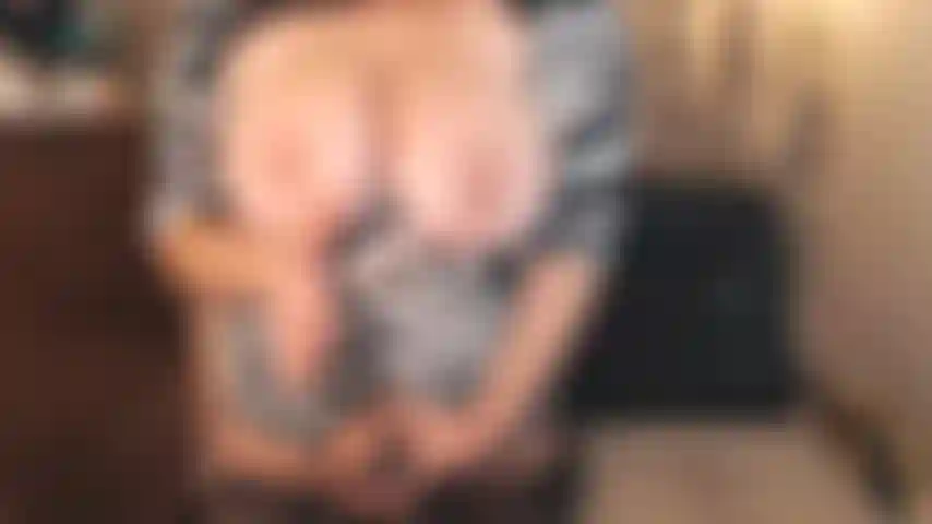 Amo a mi pequeño aspirante a zorra de polla. ¿Necesito capacitarme? Únete a mí, tengo una de 10 pulgadas solo para ti.