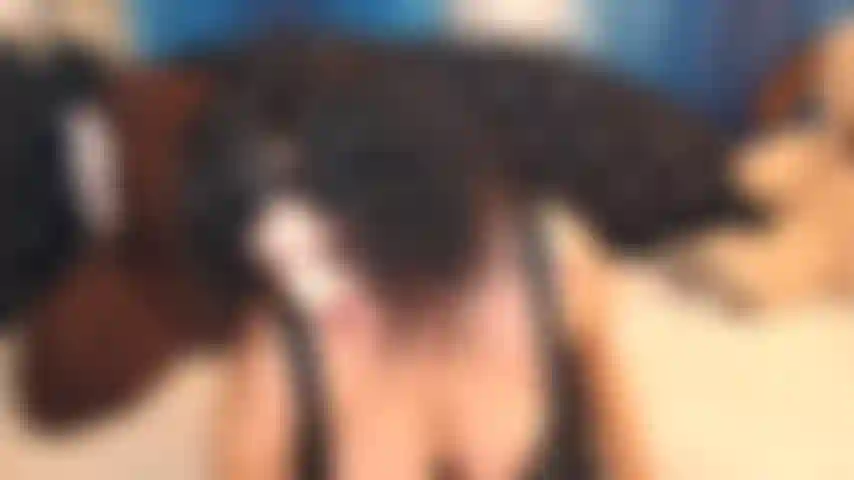 Jojo es mi cornudo,puta,esclavo favorito. Él tiene un fetiche por esta diosa mientras fuma. Mientras fume, él estará aquí para servir: limpiar las cenizas y mi coño sexy después de llenarme de semen de una gran polla negra. Me encantan mis boytoys :).