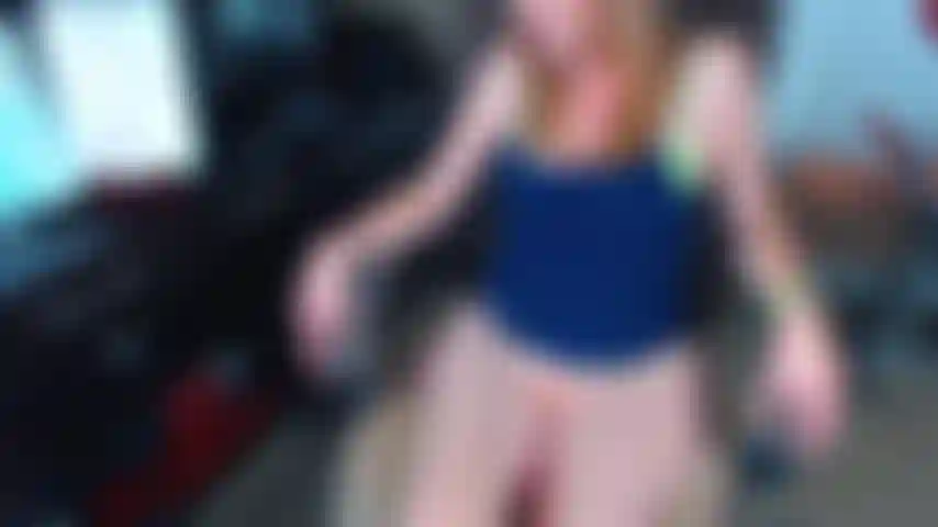 62. Déjame follarte el culo con el dedo gordo del pie.