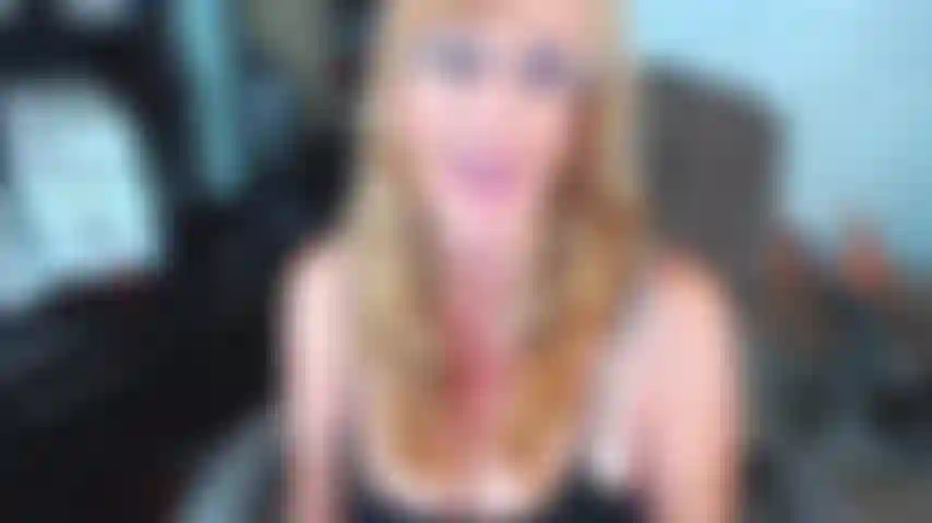 22. Juego de roles: trato de convencer al amigo del esposo para que me folle.