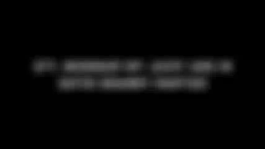 271. Adoro mi jugoso culo en bragas de satén de abuela.