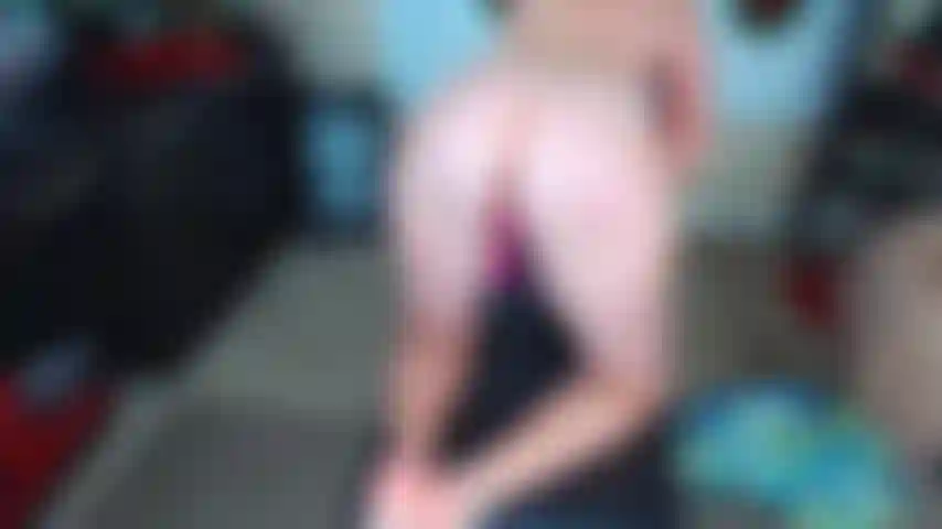 42. Parte i - señora desnuda. Claus usa un consolador de bastón de caramelo en diferentes posiciones con primeros planos y obtiene 3 orgasmos!