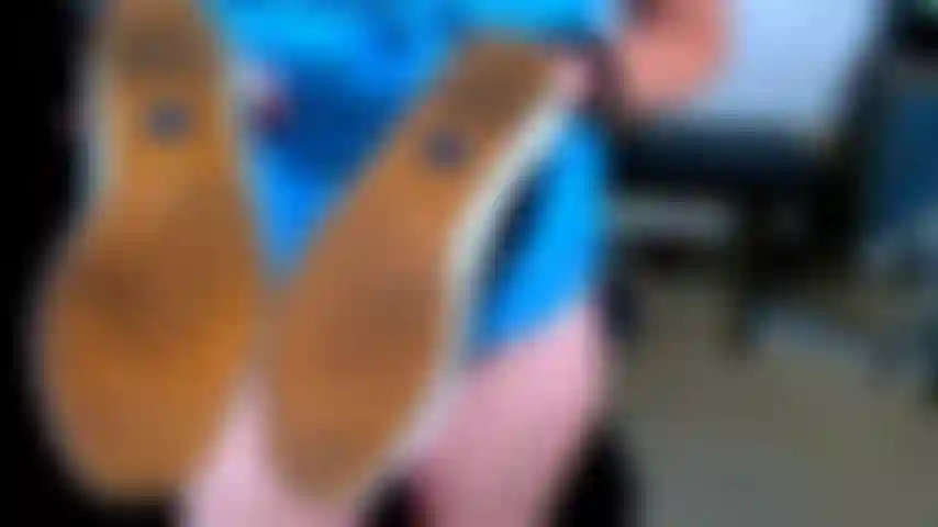 179. Fóllame con sucios zapatos negros.