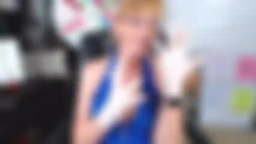 143. Te hago mi esclava con guantes de látex.