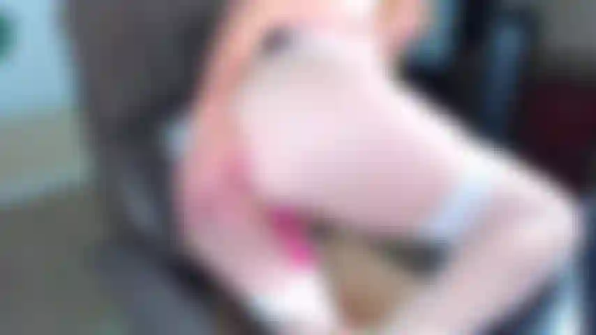 74. Me toco el trasero con los dedos en diferentes posiciones y hablo mucho sucio.