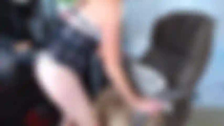 123. Chupando a mi jefe con las tetas afuera.