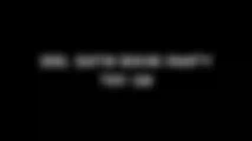 285. Me pruebo una braguita de bikini de satén.