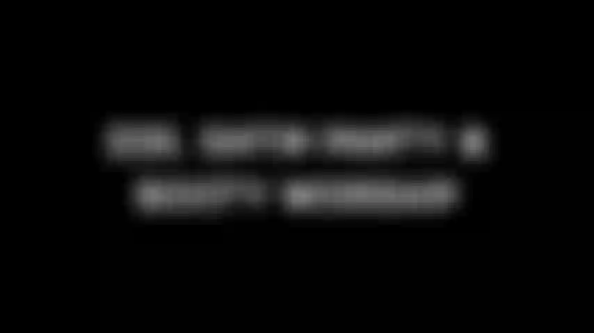 235. Adoro las bragas de satén y el botín.