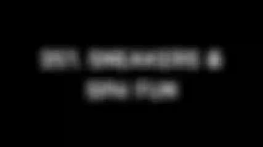 251. Zapatillas deportivas y sph divertidas.