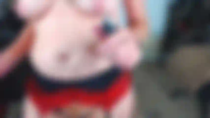 26. Vaquera en muñeca con plug en el trasero.