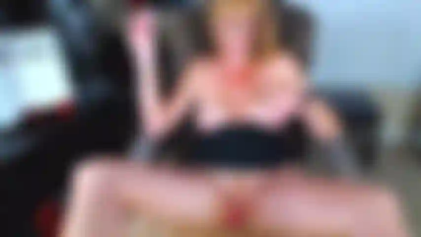 100. Squirting con bolas de hielo y hitachi.