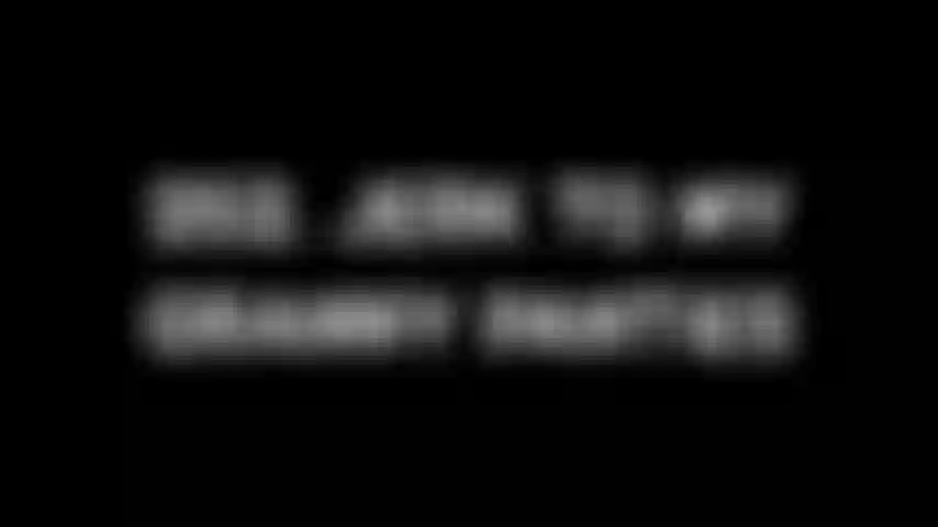 252. Idiota con mis bragas de abuela.