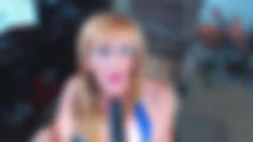 21. Pov bbc dildo chupando con las tetas afuera y hablando sucio.