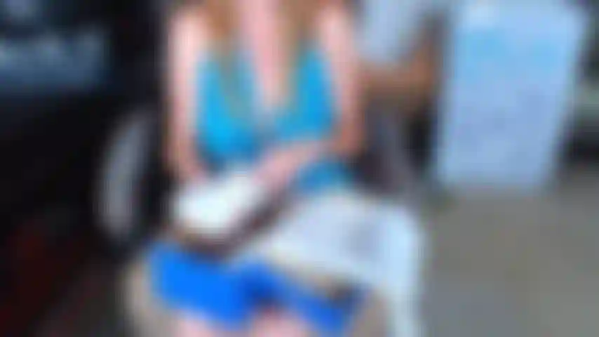 114. Calzoncillos blancos y follando con dildo.