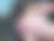 2. Con un vibrador espada golpeando el coño con diferentes posiciones y primeros planos.